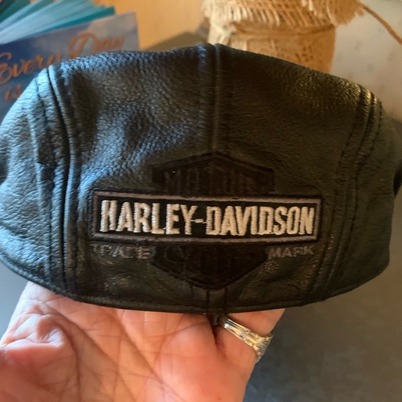 Harley Davidson BLACK, 100 percent SOFT LEATHER, HD NEWSBOX cap. Size SMALL. - Picture 3 of 11